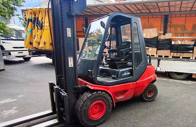 Ferhatpaşa kiralık forklift hizmetleri için kullanılan forklift görseli